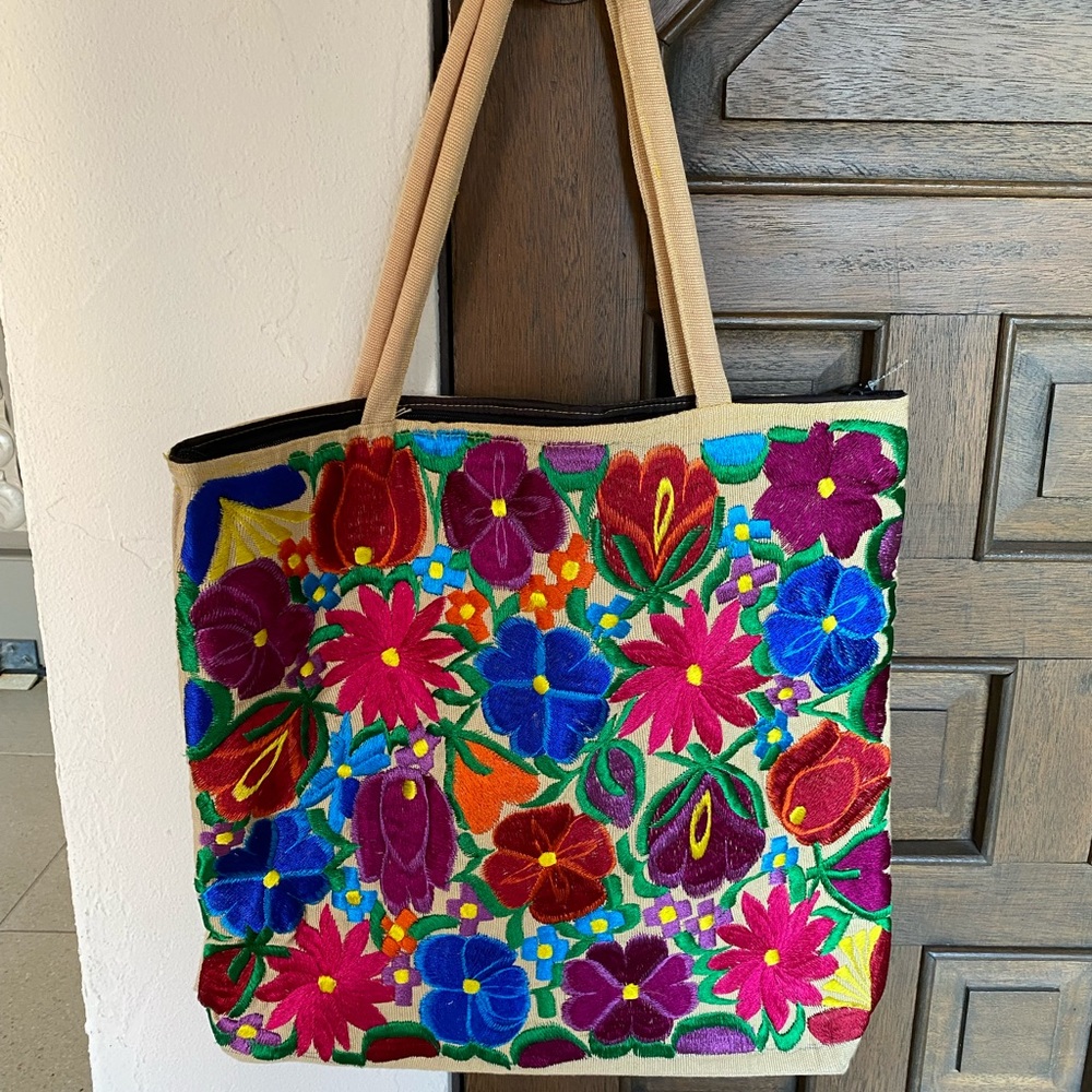 🔥NWT🔥 Embroidered tote from Mexico